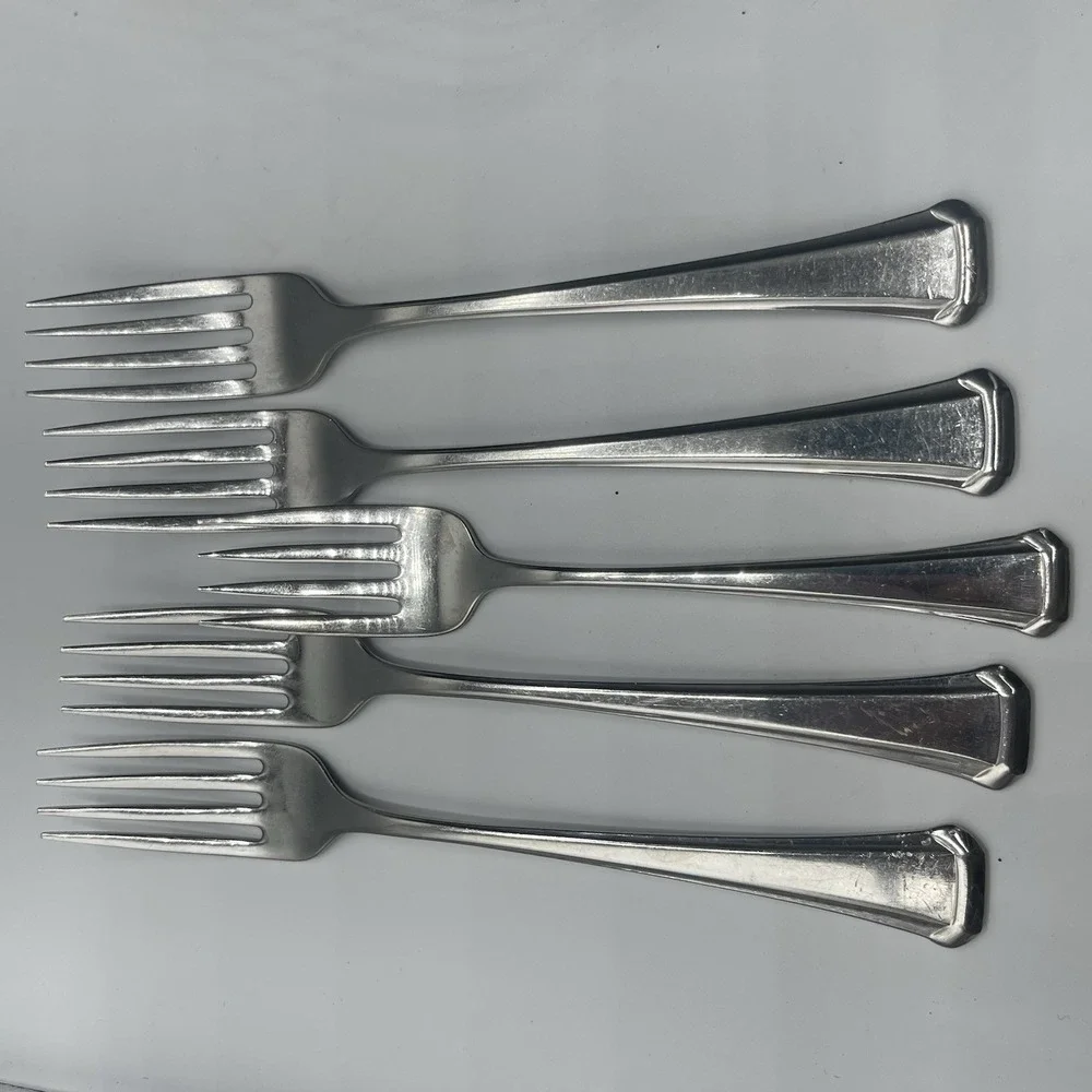 Set Of 4 SSS (+1 salad)By Oneida Maestro St Leger Stainless 7 1/4